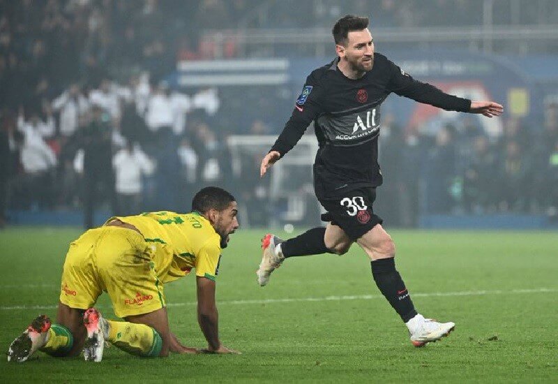 Messi khai súng vào lưới Nantes